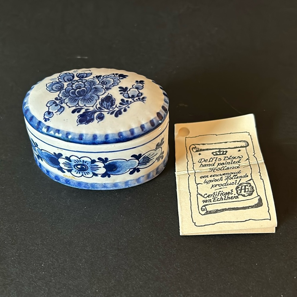 Delft Blue trinket box